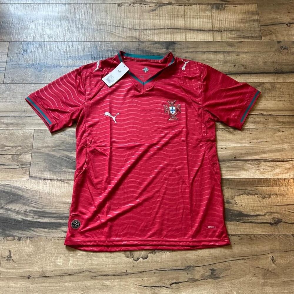 Puma Men's Red T-shirt